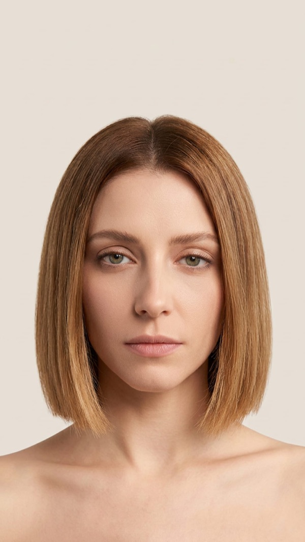 A Loxa render: a caramel blunt bob on one of the catalogue's model portraits, no makeup.
